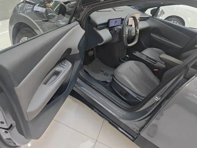 Lynk & Co Z20 — Фото автомобиля 15