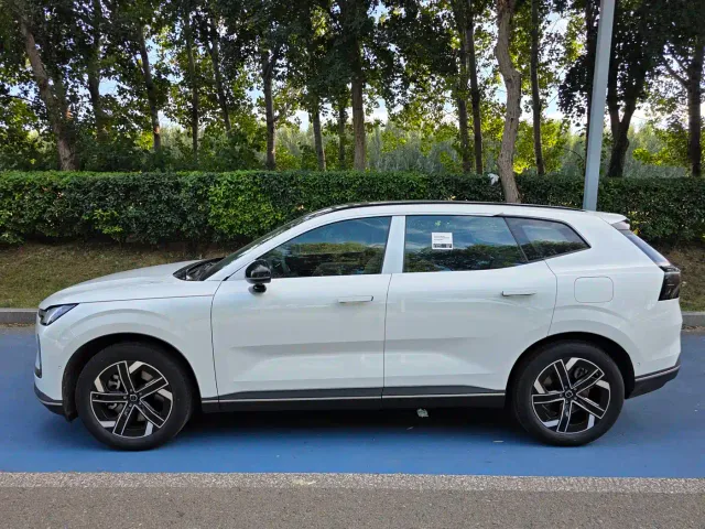 Volvo XC70 Plug-in Hybrid — Фото автомобиля 14