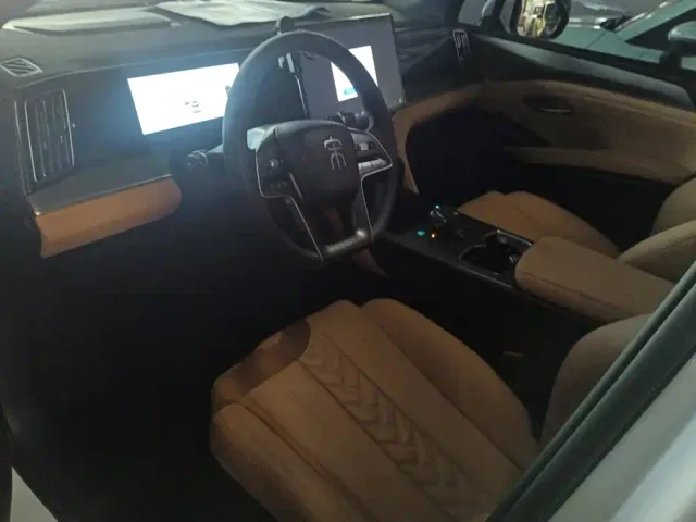 BYD Song L DM-i — Фото автомобиля 9