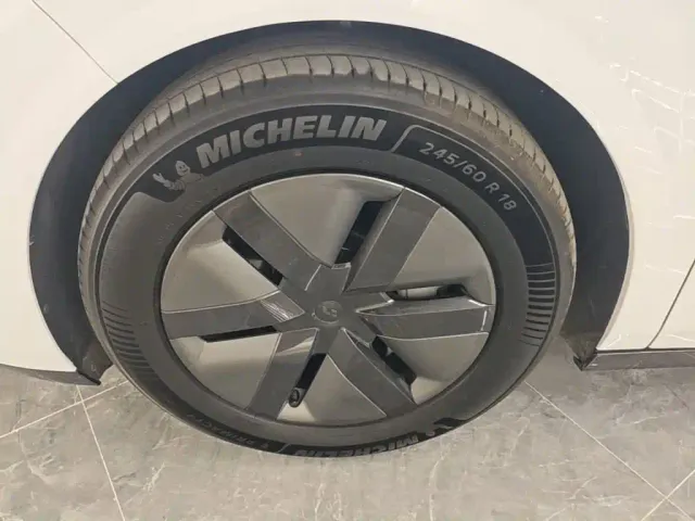 Li Auto MEGA — Фото автомобиля 22