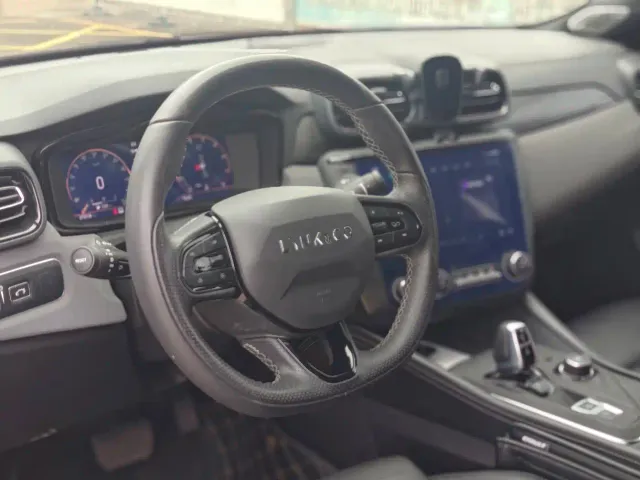 Lynk & Co 03 — Фото автомобиля 4