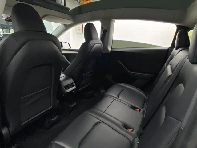 Tesla Model Y — Фото автомобиля 21