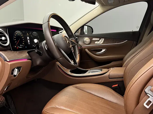 Mercedes-Benz E-Class — Фото автомобиля 4