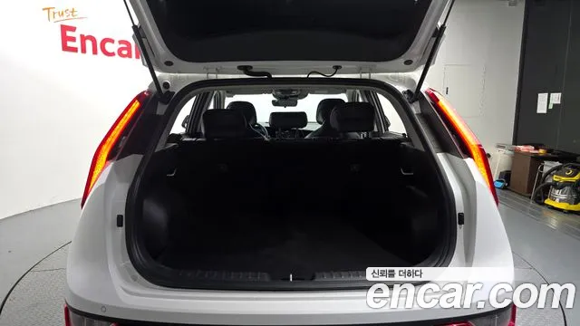 Kia Niro — Фото автомобиля 20