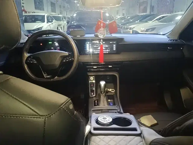 Roewe i5 — Фото автомобиля 9