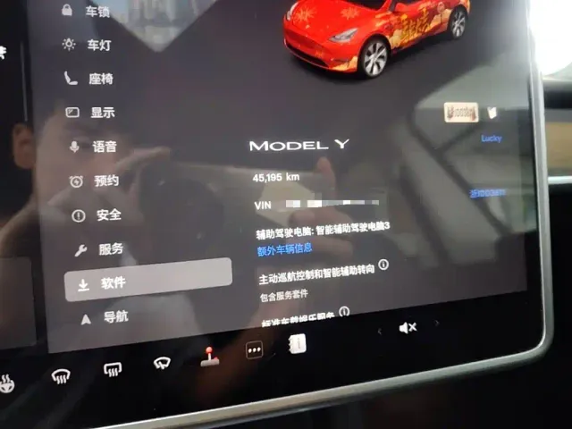 Tesla Model Y — Фото автомобиля 11
