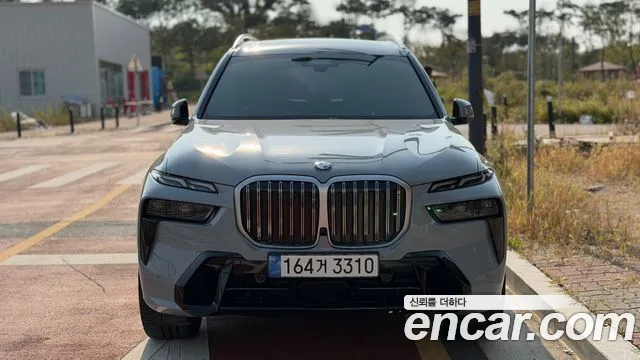 Фотография автомобиля — BMW X7 G07