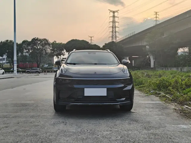 Lynk & Co Lynk & Co 01 2023 2.0TD 2WD Asian Games Edition — Фото автомобиля 2
