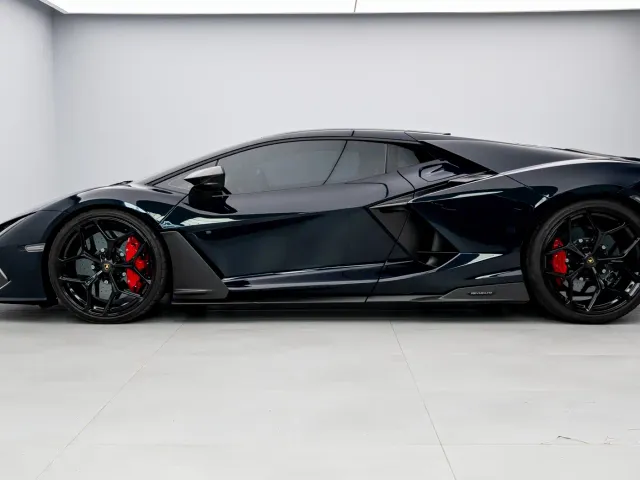 Lamborghini Revuelto — Фото автомобиля 11