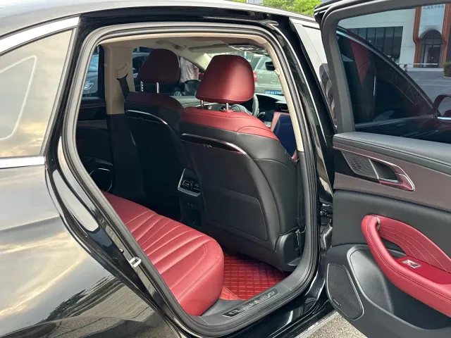 Hongqi H5 — Фото автомобиля 12