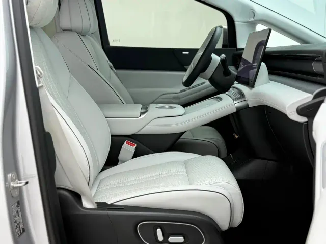 Xpeng X9 — Фото автомобиля 20