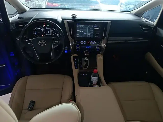 Toyota Alphard — Фото автомобиля 9
