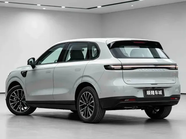 Leapmotor B10 — Фото автомобиля 8