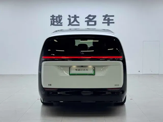 Li Auto MEGA — Фото автомобиля 17