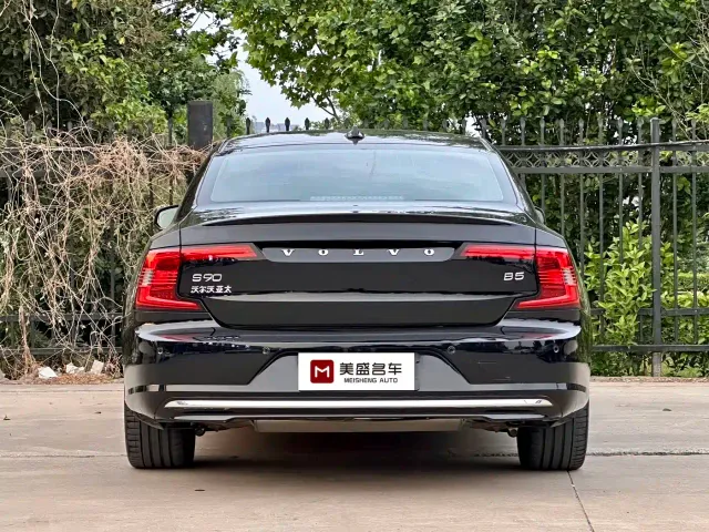 Volvo S90 — Фото автомобиля 9