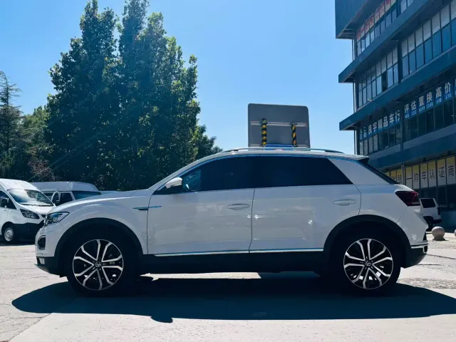 Volkswagen T-Roc — Фото автомобиля 4