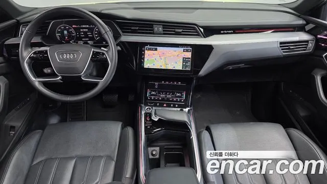 Audi e-tron — Фото автомобиля 6