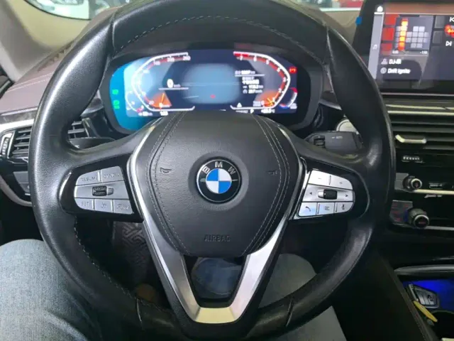 BMW 5 Series — Фото автомобиля 10