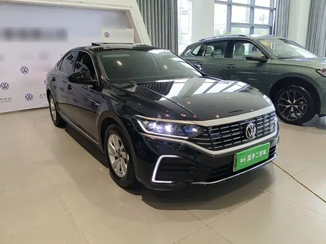 Volkswagen Passat — Фото автомобиля 3