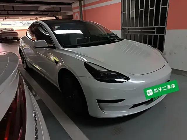 Tesla Model 3 — Фото автомобиля 3