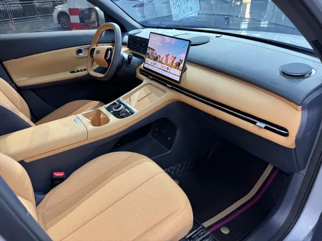 Geely Galaxy Starship 7 EM-i — Фото автомобиля 14