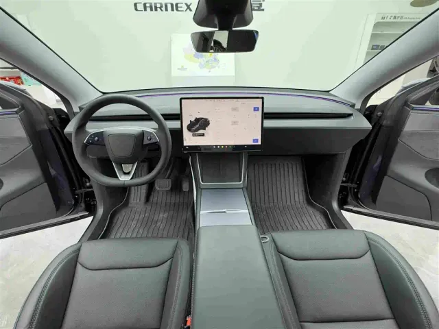 Tesla Model Y — Фото автомобиля 11