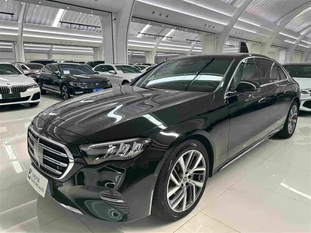 Фотография автомобиля — Mercedes-Benz E-Class