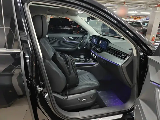 Hongqi HS5 — Фото автомобиля 24