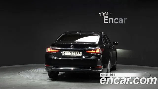 Lexus ES — Фото автомобиля 3