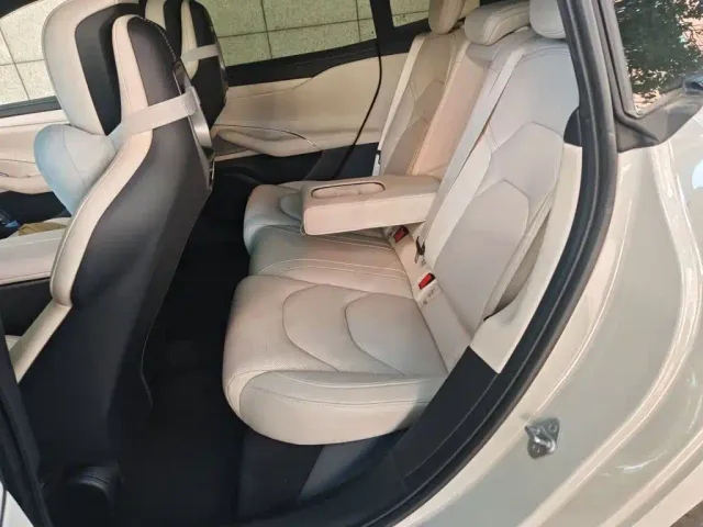 Xiaomi SU7 — Фото автомобиля 13