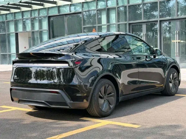 Tesla Model Y — Фото автомобиля 4