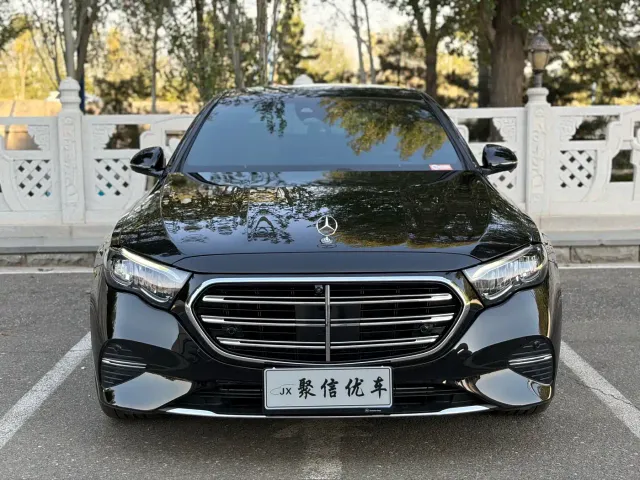Mercedes-Benz E-Class — Фото автомобиля 2