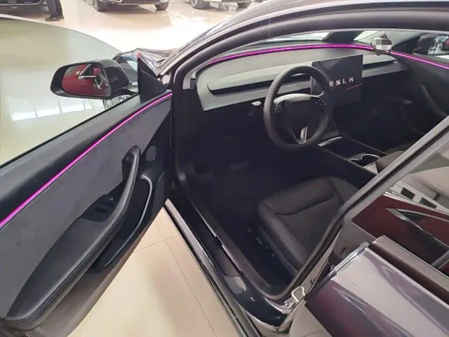 Tesla Model 3 — Фото автомобиля 15