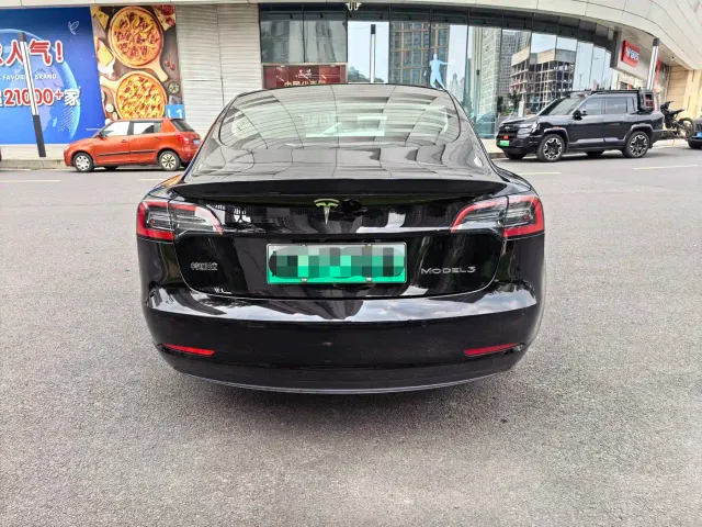 Tesla Model 3 — Фото автомобиля 8