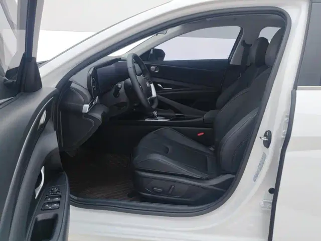 Hyundai Elantra — Фото автомобиля 9
