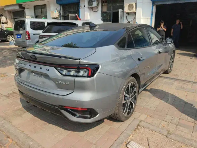 Ford Mondeo — Фото автомобиля 3