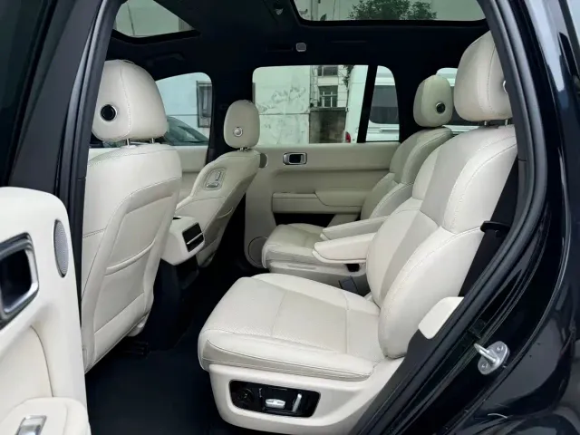 Li Auto L8 — Фото автомобиля 4