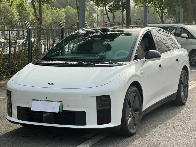 Фотография автомобиля — Li Auto i6