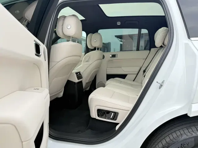 Li Auto L7 — Фото автомобиля 9
