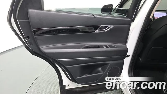 Genesis GV80 2.5T Бензин 2WD — Фото автомобиля 23