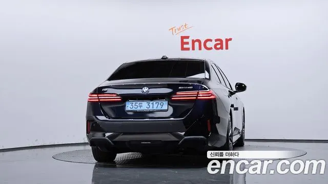 BMW i5 G60 — Фото автомобиля 4