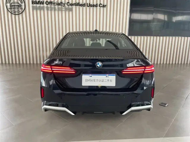 BMW 5 Series — Фото автомобиля 12