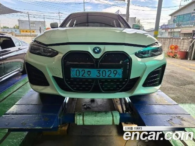 Фотография автомобиля — BMW i4
