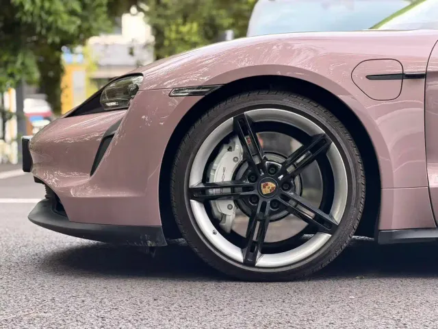 Porsche Taycan — Фото автомобиля 5
