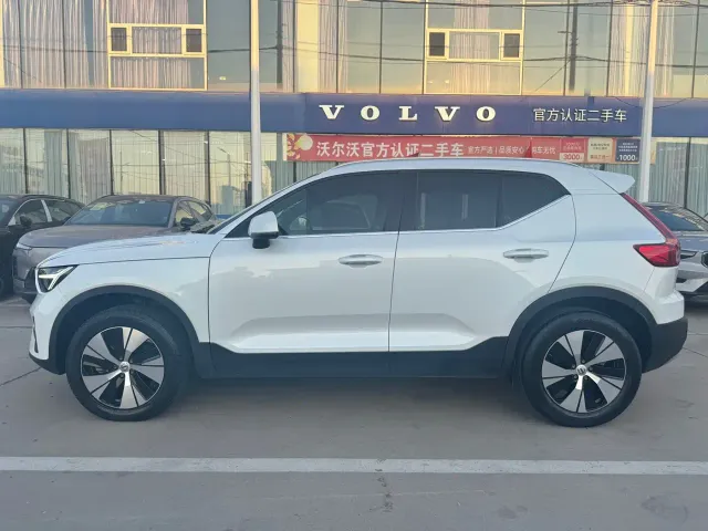 Volvo XC40 — Фото автомобиля 5