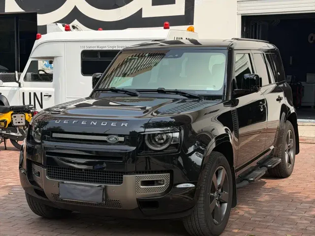 Land Rover Defender — Фото автомобиля 2