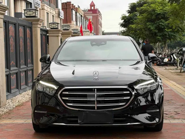 Mercedes-Benz E-Class — Фото автомобиля 2