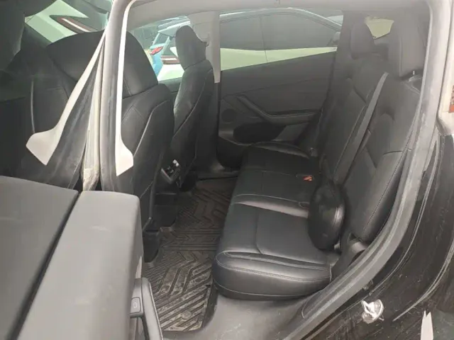 Tesla Model Y — Фото автомобиля 16
