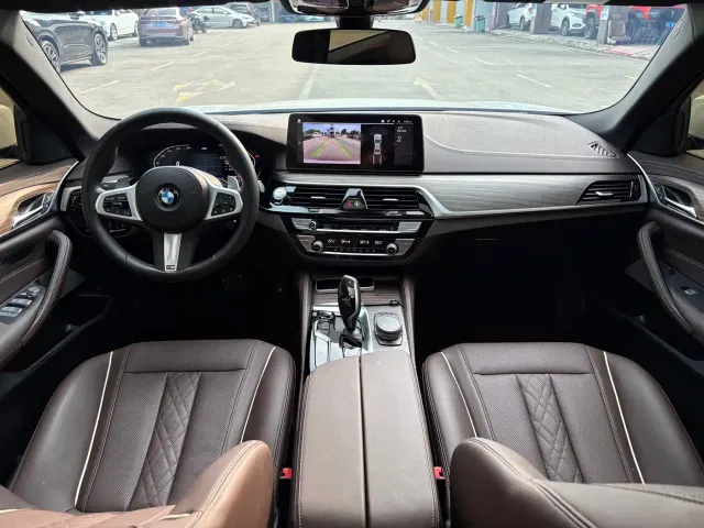 BMW 5 Series — Фото автомобиля 10