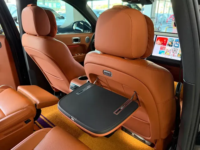 Li Auto L8 — Фото автомобиля 9